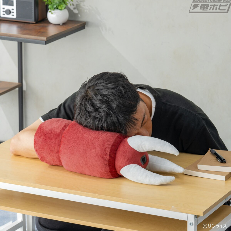 hobby_magazine's tweet photo. 【3,850RP】『機動戦士ガンダム』シャア専用ズゴックの腕をモチーフにしたアームクッションが登場！プレミアムバンダイにて10月9日（金）予約開始！

https://t.co/IO6K5jVWJm

#ガンダム https://t.co/eOQwUKkZeA