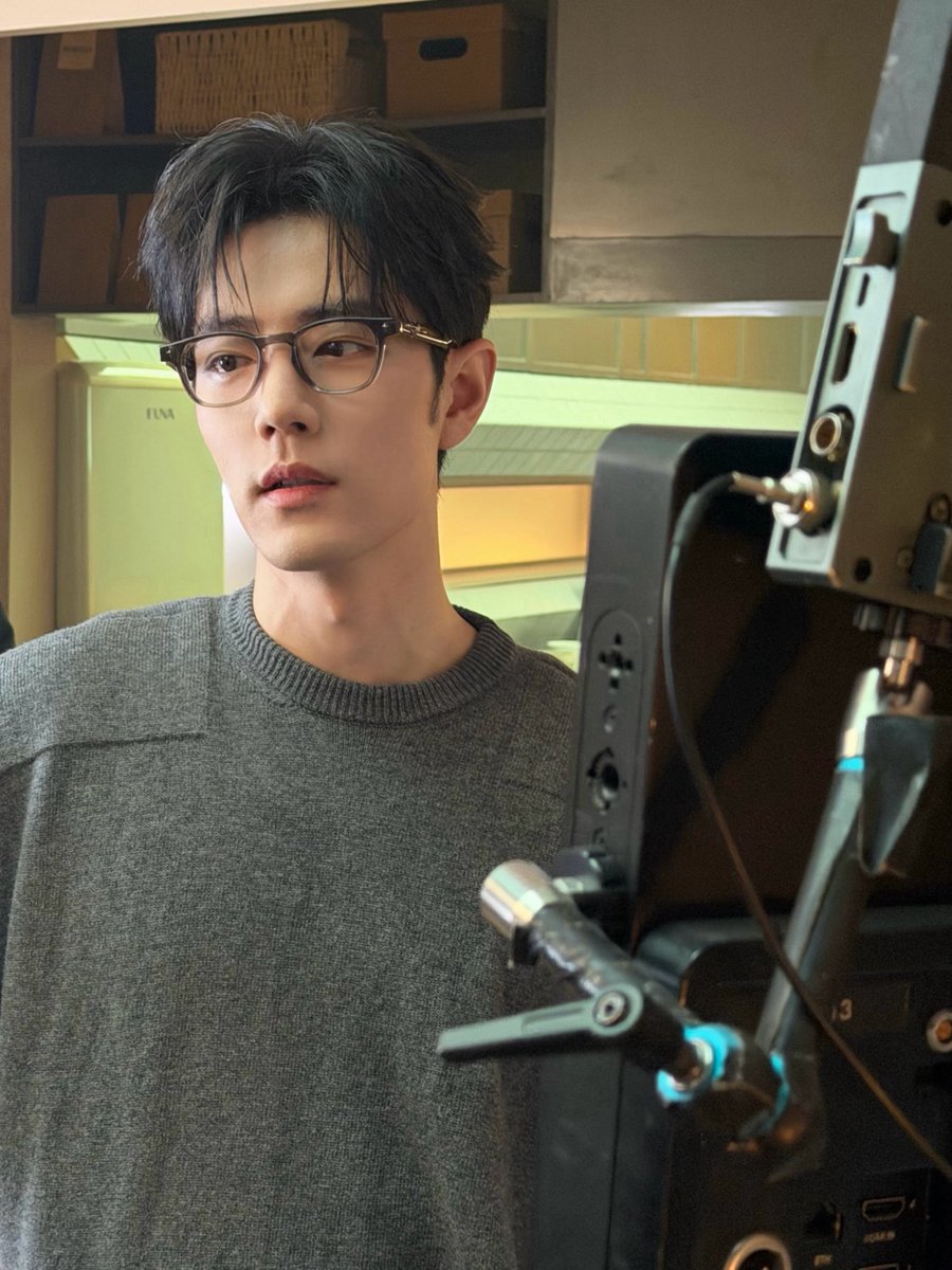 amxamor's tweet photo. แว่นมานี่เยย https://t.co/Jw1RacF0mo