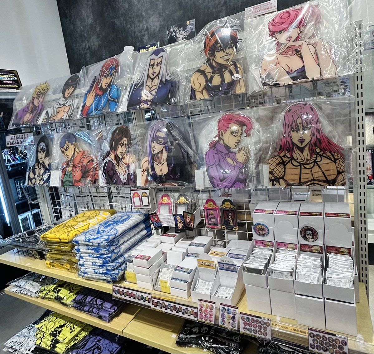 medicos_et_j's tweet photo. 【MEDICOS SHOP 新宿 情報】

MEDICOS SHOP 新宿は2026年10月より新宿マルイアネックス【2F】に移りリニューアルオープンいたしました！
広くなった店内にて『ジョジョの奇妙な冒険』シリーズコーナーも大きく展開中！
人気商品も続々再入荷しておりますので、ぜひお立ち寄りください！ https://t.co/bkPfGMIt33