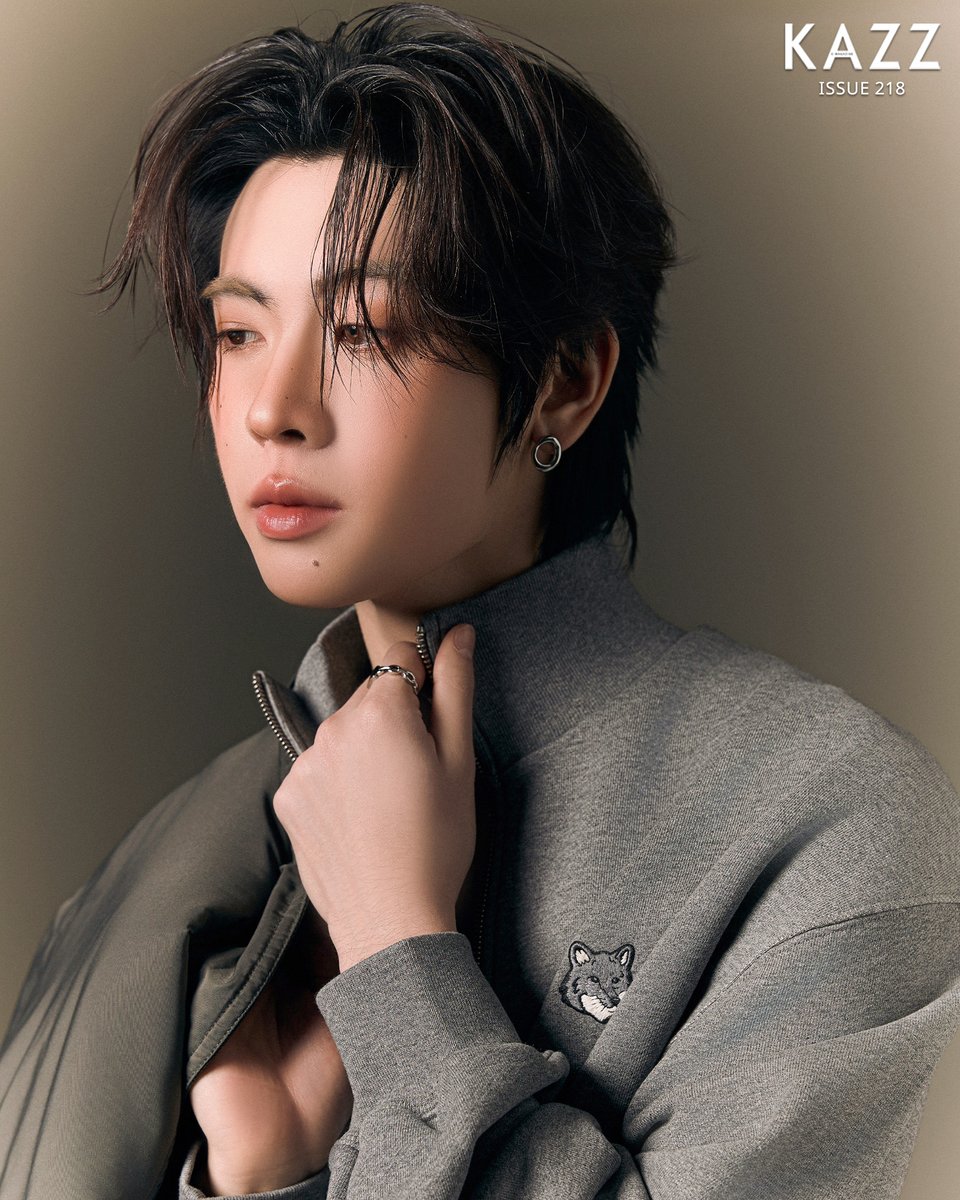 Kazzmagazine's tweet photo. #KAZZxFIRSTONE #FirstOne

มุมข้างที่เรารัก! “เฟิร์สวัน วรรณกร” Youth Choice 2025 บนปก KAZZ MAGAZINE issue.218 จับจองได้แล้ววันนี้นะครับ ❤️

➖Pre-order : https://t.co/E1xJw9BLj2
➖Foreigners : https://t.co/S3S34ZzfIG 

#KAZZMAGAZINE https://t.co/8rGMLmbLHH