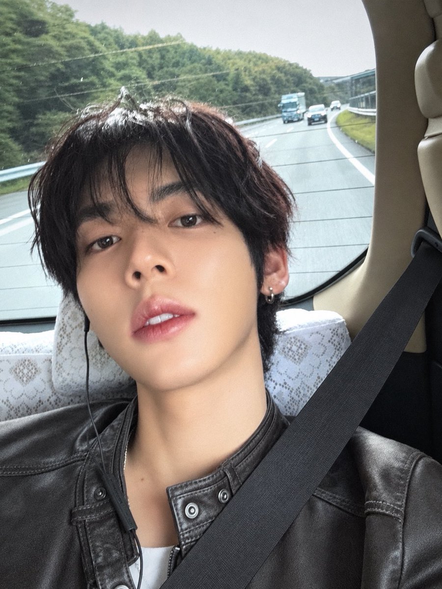AND2BLE's tweet photo. 흙을 알아야 농사가 산다

#AND2BLE #앤더블 
#HANYUJIN #한유진 https://t.co/dzFDHxIpbh