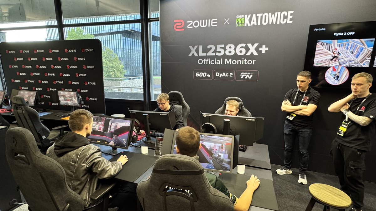 ZOWIE_EU's tweet photo. EPL Katowice is LIVE!
Come hang out with us at R14 & R15 in the SPODEK  #ESLProLeague Season 24 Katowice.

The stations are already full and the leaderboard keeps changing! 🔥
Grab a friend for a quick 2v2, or test your aim and see if you can top the board 🥇

#PlayLikeAPro
#ZOWIEProductExperience