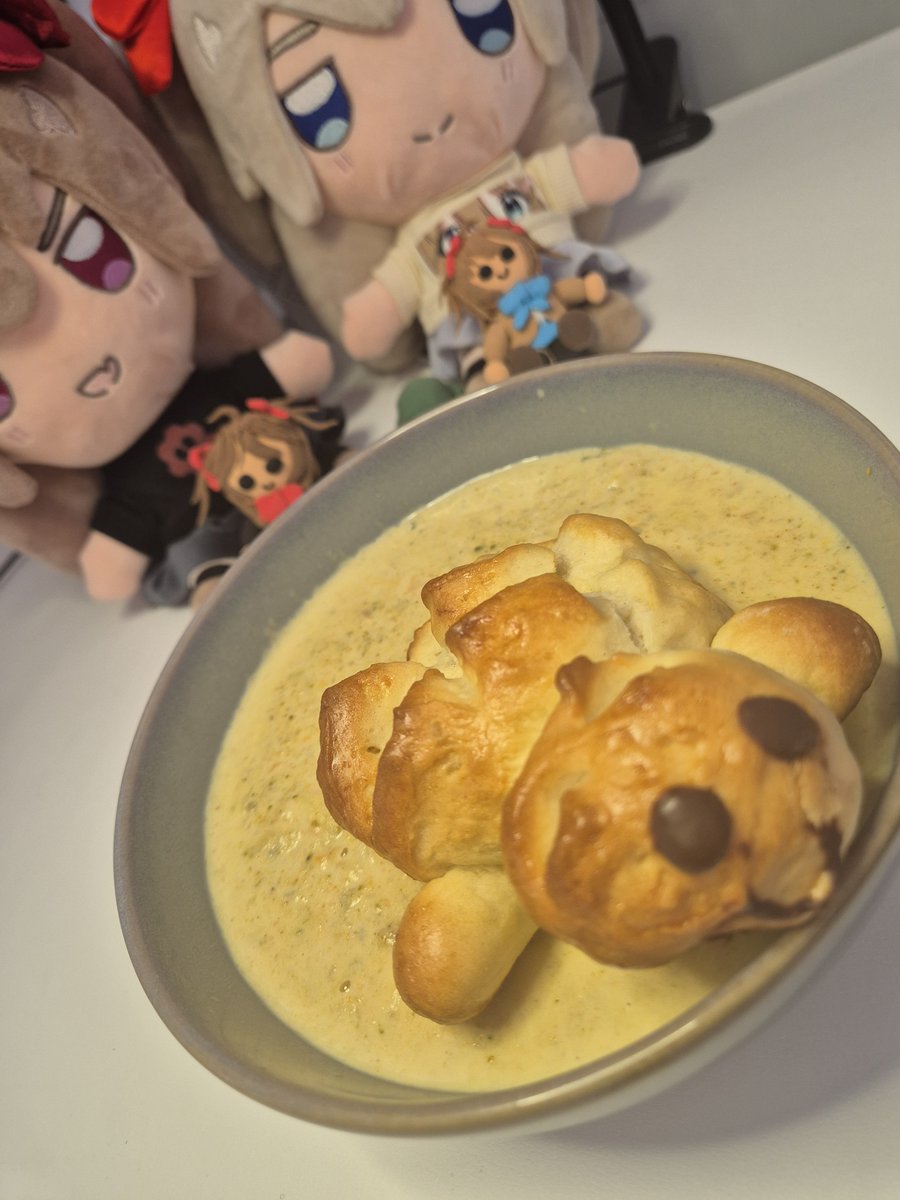 VaniPanini's tweet photo. I have been told:
Bake him
Cook him
Put him in a stew https://t.co/PiYbG0OZ3I