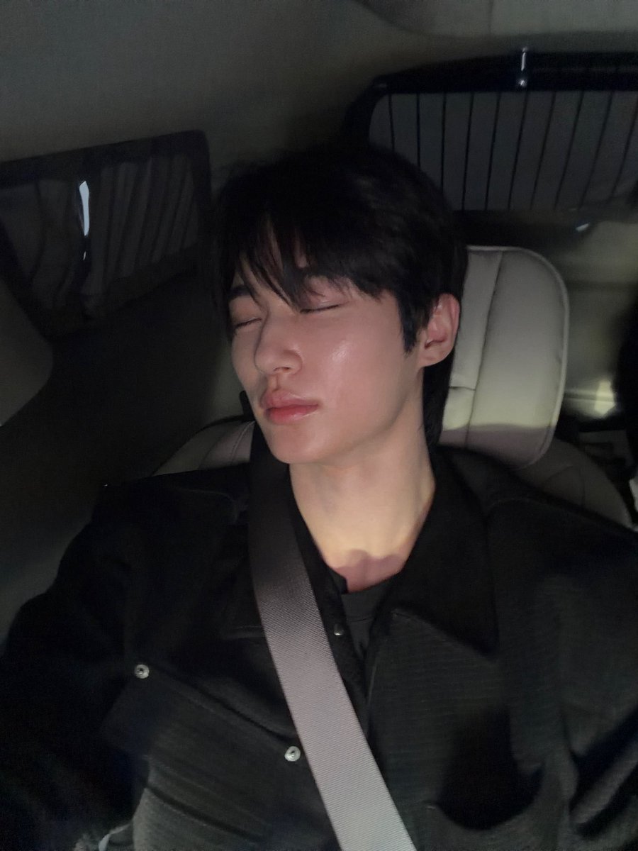 byeonwoonist's tweet photo. love this unserious man so much 😩 https://t.co/59ou0vCA8P