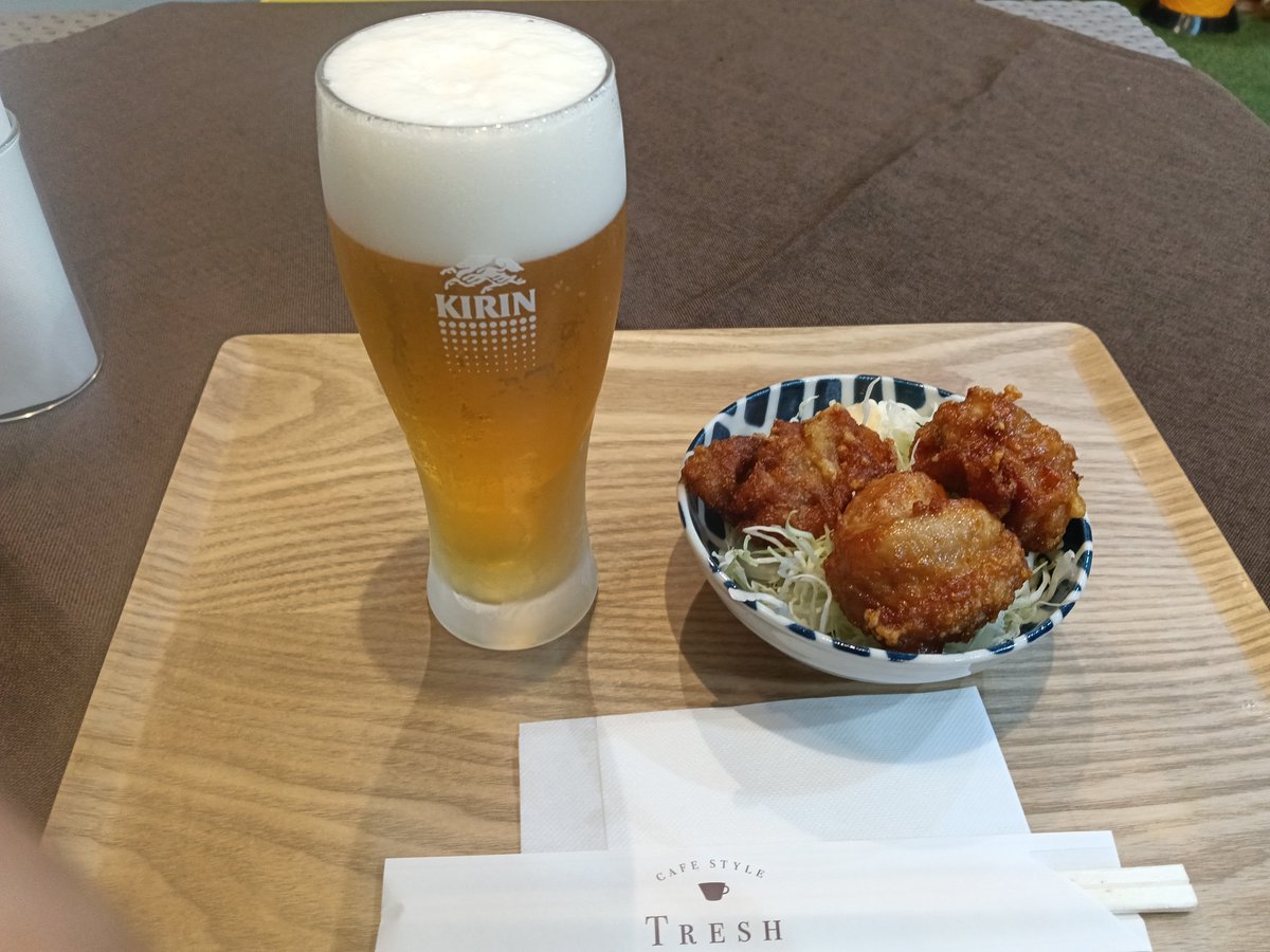 4muruh0lic's tweet photo. とりあえずビール https://t.co/tQKKtxIzZy