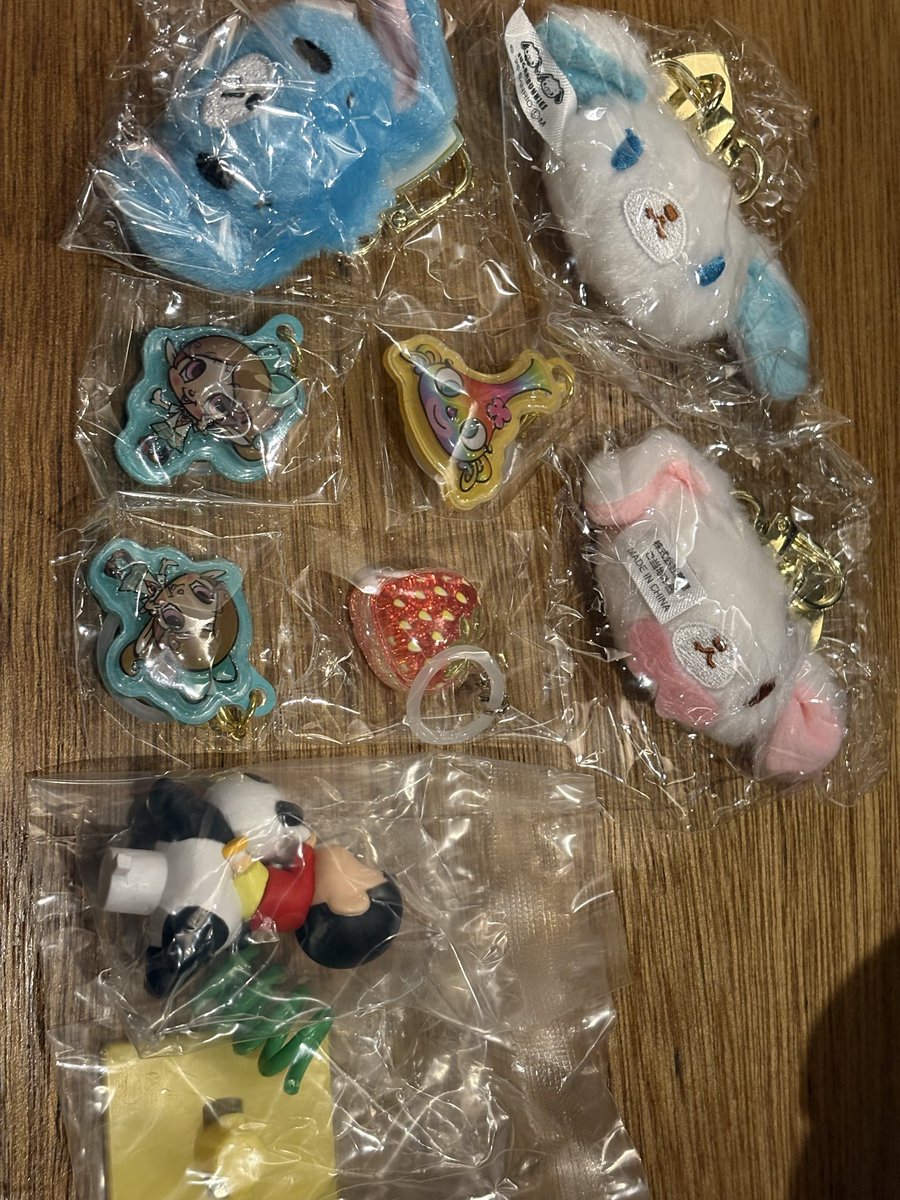 v4ov7l's tweet photo. 【交換•買取】

譲）写真のもの

求）サンリオ、ちいかわ系
その他なんでも検討致します！

郵送or都内手渡し
お気軽にお声掛けください🙇‍♀️
よろしくお願い致します！ https://t.co/ihBUSZvQEc