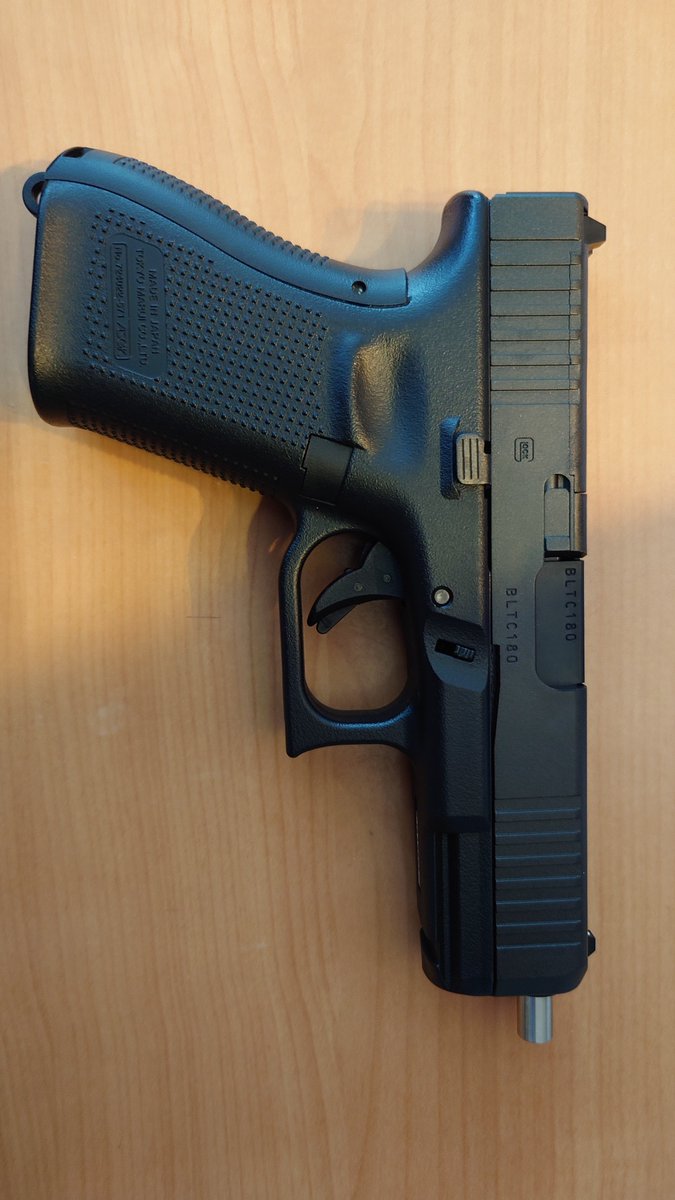 block_niku's tweet photo. g19とg17でバルブの大きさが一緒ならインナーバレルも同じ長さでええやろってことで延長した https://t.co/o5wYdwtL8A