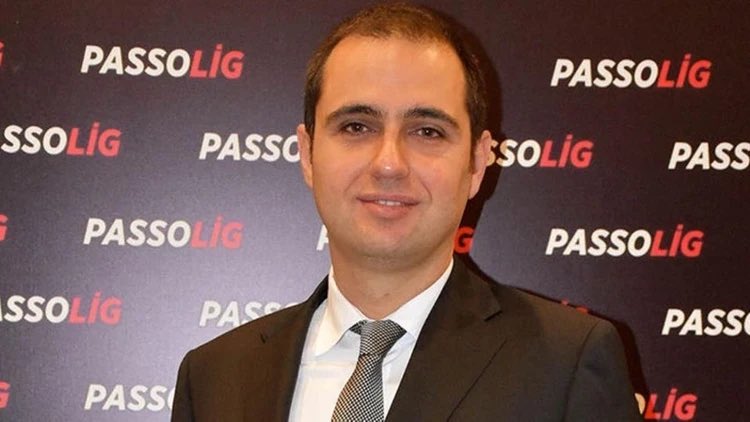 Zago1903_'s tweet photo. Bugün galatasarayla karşılacak olan Kasımpaşa’nın CEO’su Ceyhun Kazancı galatasaray lisesi mezunu ve eski galatasaray VIP koltuk satışı görevlisi.

Emre Belözoğlu faktörü de düşünülünce pek puan alacaklarını sanmıyorum. https://t.co/5e0PmRAfRM