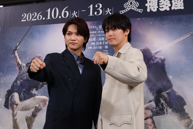 fanfunfukuoka's tweet photo. 博多座で上演されている舞台「キングダムⅡ-継承-」。

主演の #三浦宏規 さんと #高野洸 さんが
福岡県警のニセ電話詐欺防止広報大使に 👮‍♂️ 📞

福岡県防犯アプリ「みまもっち」を体験！
博多座公演に向けてのメッセージも語りました 🎤 ✨
➡️ https://t.co/03QNkfUYVY

#博多座 #舞台 #キングダム #福岡
