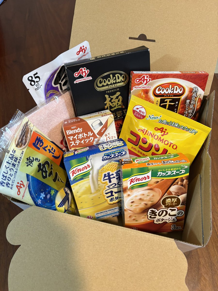 shizukaji's tweet photo. 愛聴しているPodcast「有賀薫と今井真実のはらはちぶんめ」のプレゼント企画に当選。味の素ギフトをいただいちゃいました。ありがとうございます！

有賀さんと今井さんのトークは、プロならではの料理のヒントが盛りだくさんで、それでいて親しみも持てて、毎週日曜日の楽しみになっています。 https://t.co/EqMzYefXgx