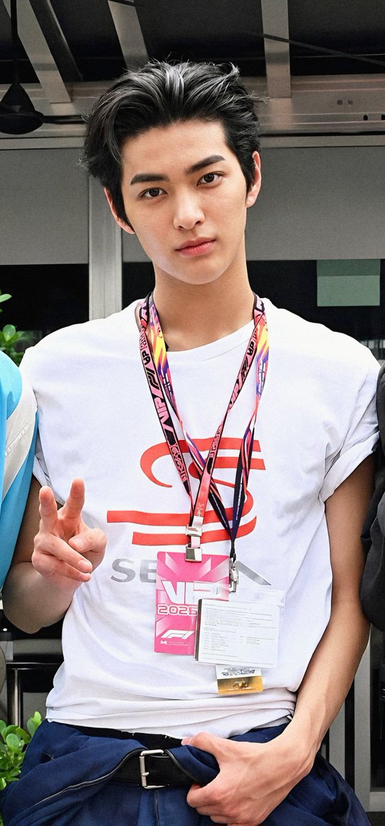 keonhoguide's tweet photo. #KEONHO #건호 x F1 SINGAPORE GP https://t.co/S48zMypOq2