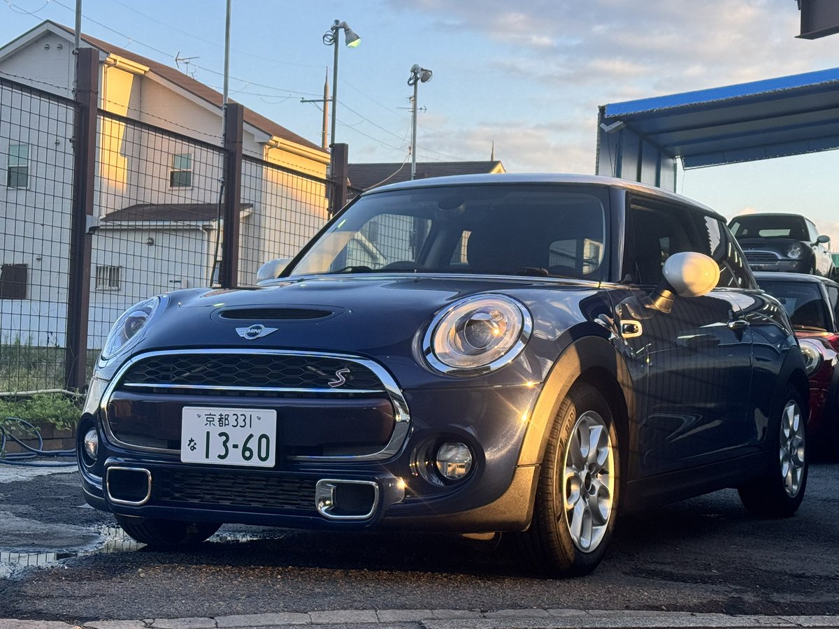 Sours_7s's tweet photo. F56クーパーS納車です
めちゃくちゃ道混んでるから取扱説明書。を読んでる https://t.co/lqQEim6bdz