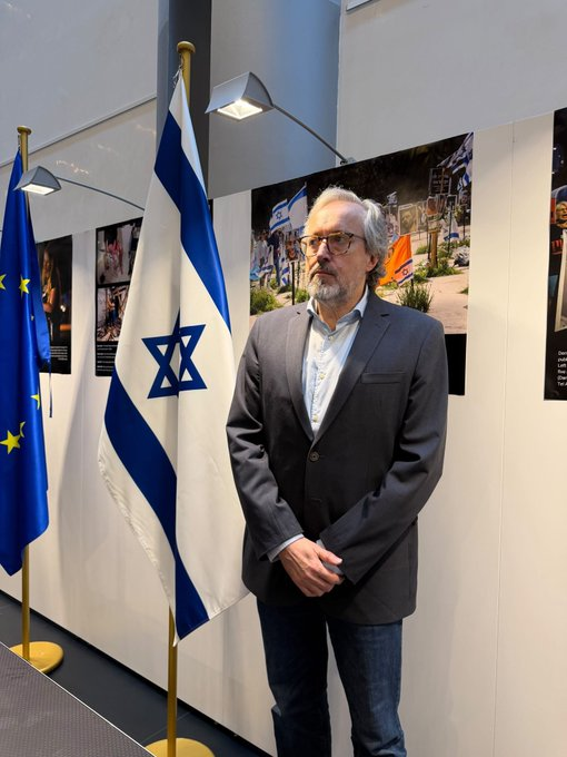 Antonperilon's tweet photo. He aquí a un NAZI que pasó por ser de izquierdas y con el que el PSOE sí quería gobernar.
Lo que después fue Sumar tb apoyaba que C,s gobernase con el PSOE.
Sólo PODEMOS se oponía a dar su voto.
Hay grandes DIFERENCIAS entre PSOE/Sumar y PODEMOS.
QUE no te cuelen Más BULOS. https://t.co/3tjuc2Y46w
