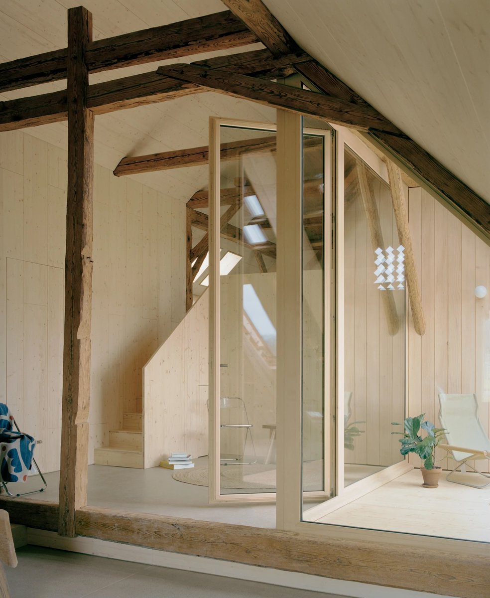 journaldesign's tweet photo. Transformation d’une ferme en six logements dans le canton de Fribourg
Un projet de Noue Studio à voir en images ici : https://t.co/tlS5fVJih9
#architecture #transformation #ferme #logement #pierre #bois #ancien #Suisse https://t.co/TPYBB74V8P