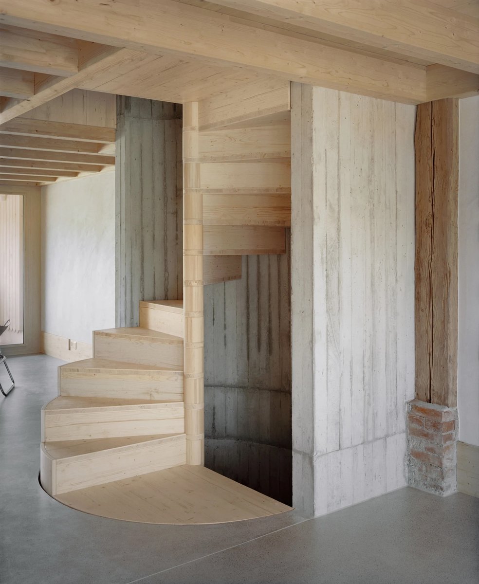 journaldesign's tweet photo. Transformation d’une ferme en six logements dans le canton de Fribourg
Un projet de Noue Studio à voir en images ici : https://t.co/tlS5fVJih9
#architecture #transformation #ferme #logement #pierre #bois #ancien #Suisse https://t.co/TPYBB74V8P