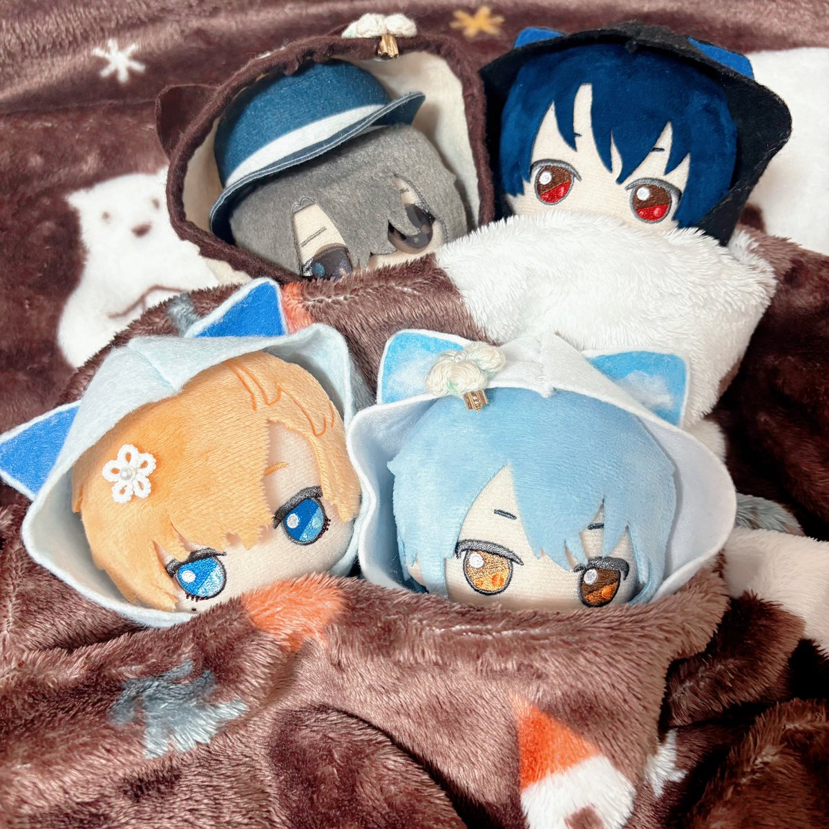 pino_wata's tweet photo. 「けんじゃの べっどに もうふが どうにゅうされた。ふわふわだ。これは あさ おきれなくても しかたないな……」
#まほやく_ぬい
#金曜ぬいNight https://t.co/OAzV0qmGFa