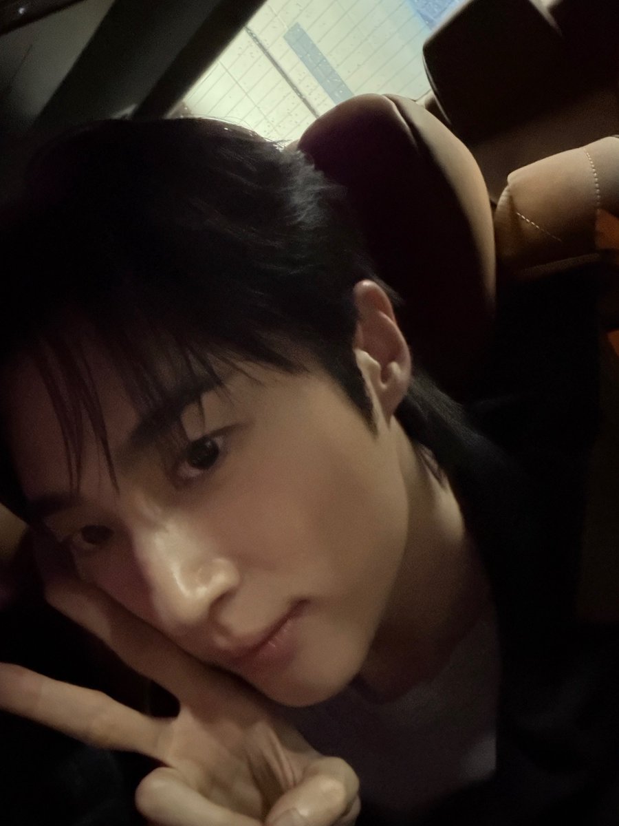 sneezing_b's tweet photo. 차안셀카 너무 야르해 https://t.co/N0bQRSZRD7