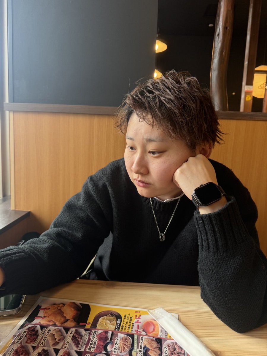 Rjkooosss's tweet photo. alt載っけたら写真一枚しか載せられないから
雰囲気part.2
顔出てるけどね🙄 https://t.co/FwkwkzKXYX