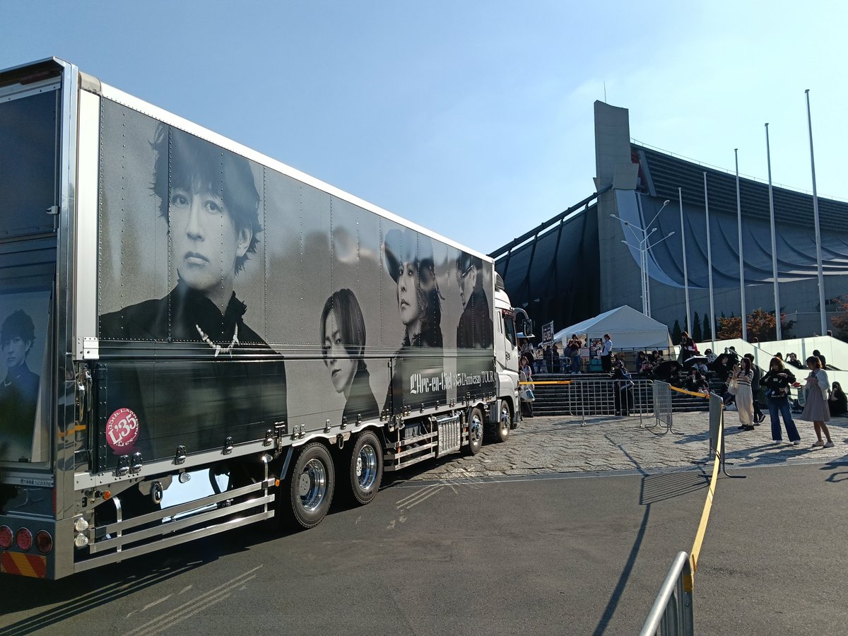 sada_blood's tweet photo. L'Arc～en～Ciel(*´Д`)ﾊｧﾊｧ https://t.co/cScmAZwvgY