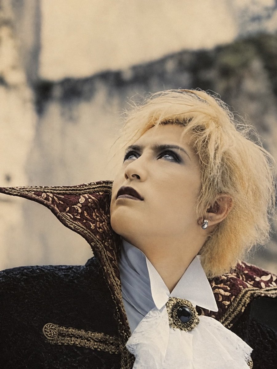 IdQzs's tweet photo. GACKT 1999 https://t.co/FPg75aXrRf