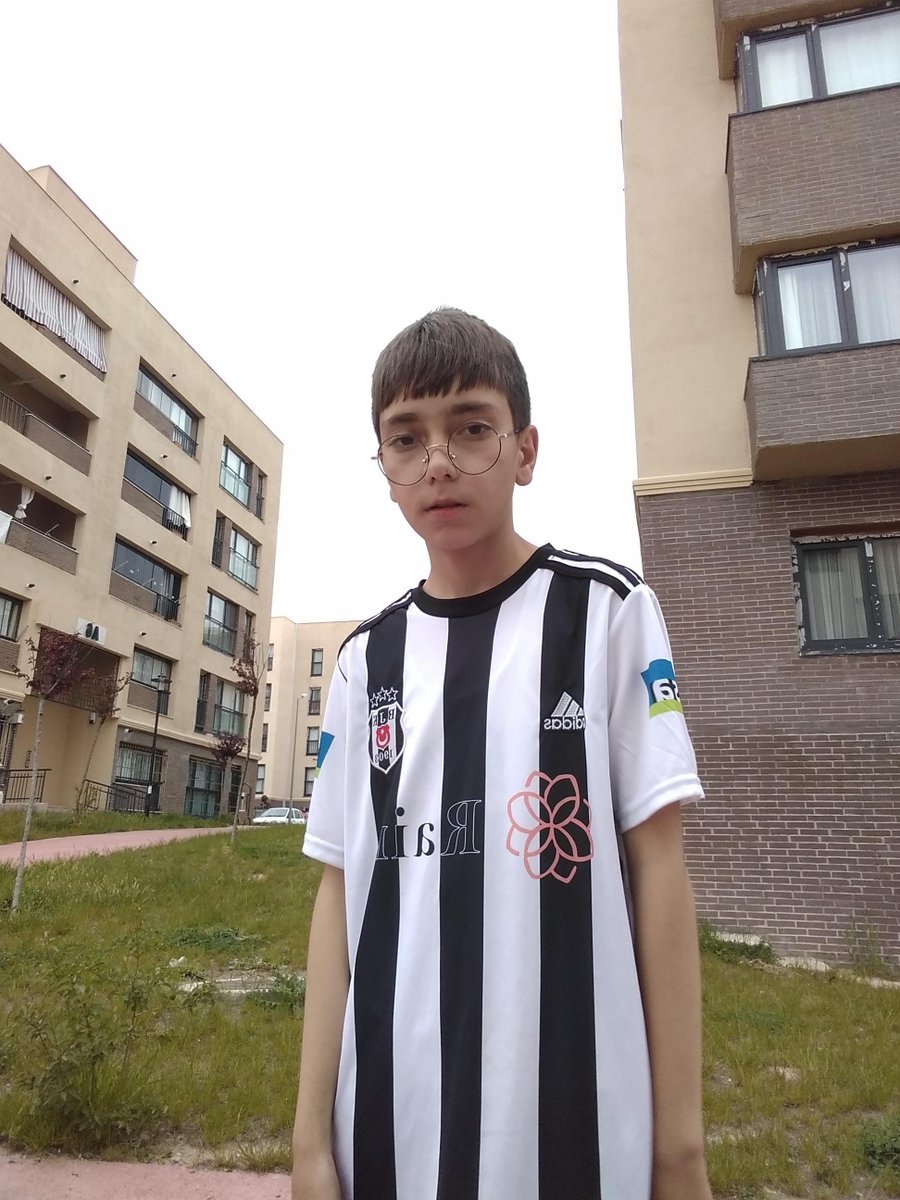 Ebrupcelik's tweet photo. 15 yaşındaki MESEM öğrencisi Muhammed Salih Gövdetaşan, çalıştığı tamirhanede geçirdiği iş cinayetinde yaşamını yitirdi.  

Mahkeme, olayda asli kusurlu bulunan sanığa verilen cezayı 76 bin TL adli para cezasına çevirerek 20 taksite böldü.

Muhammed'in ailesi, olayın tam anlamıyla aydınlatılması ve etkin soruşturma yürütülmesi için Mart ayından bu yana adalet arıyor.