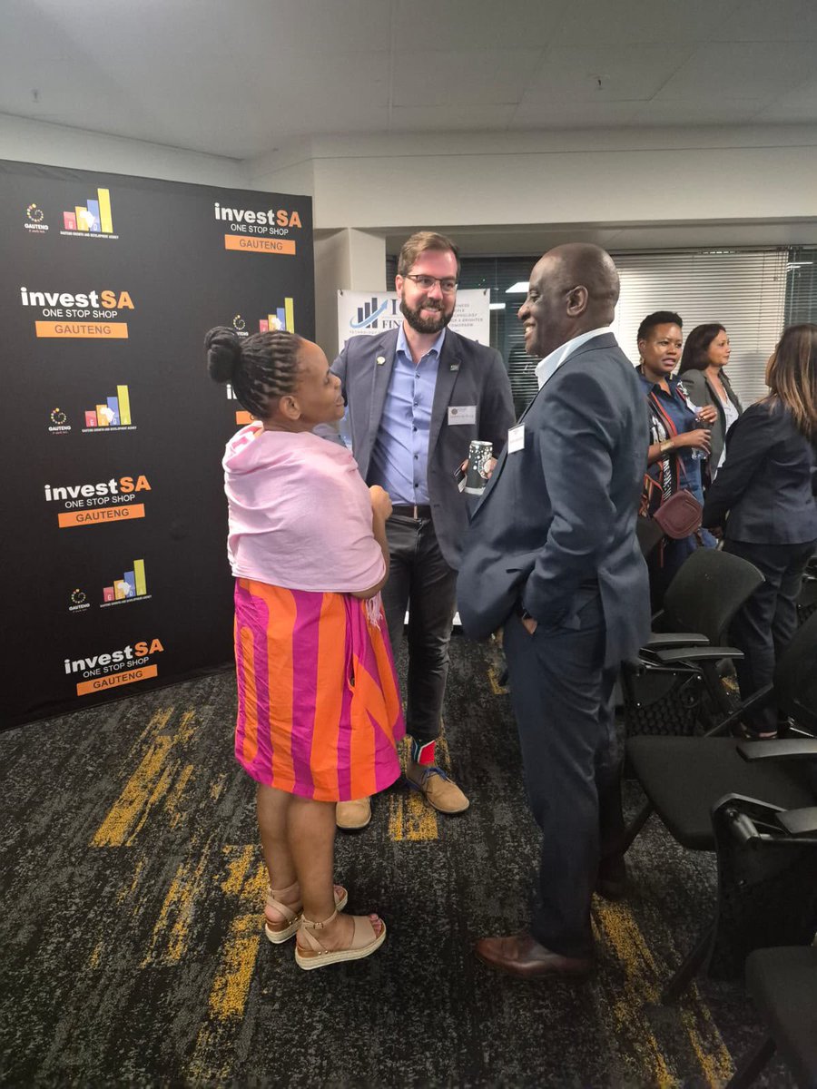 NZinSouthAfrica's tweet photo. Great to celebrate #KORUZA 🇿🇦’s launch last night. Congrats to the team for creating a new platform to connect business, build trusted relationships & open doors between 🇳🇿 & 🇿🇦. Now to turn today’s conversations into tomorrow’s business. #BusinessNetworking #Trade @the_dtic https://t.co/9tRgn9VyT8