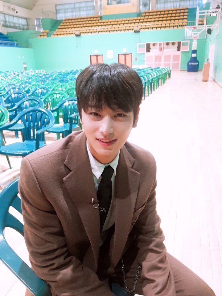 OwOsul2's tweet photo. 아기이주연 안 좋아하는 방법 좀 https://t.co/DrBrRYw3lA