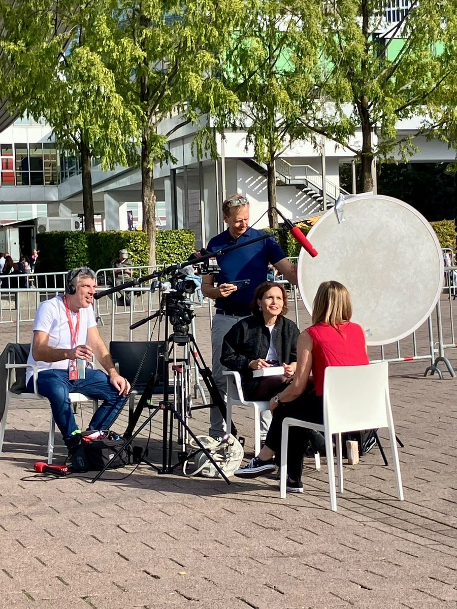 andrea_wulf's tweet photo. Frankfurt Bookfair #DerReisende https://t.co/J4XEtPsR56