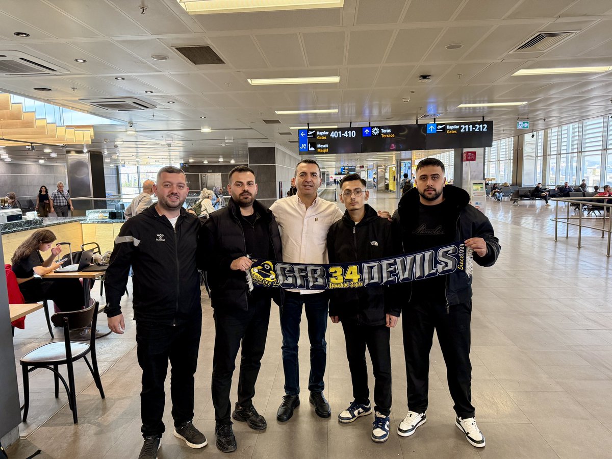 AdemKoz's tweet photo. Özellikle bu zamanda deplasman peşinde koşmak kolay değil. Fenerbahçe sevdasıyla yollara düşen bu güzel kardeşlerime ve tribünler için emek veren herkese Allah güç kuvvet versin. 💛💙 https://t.co/OAC59qca4H