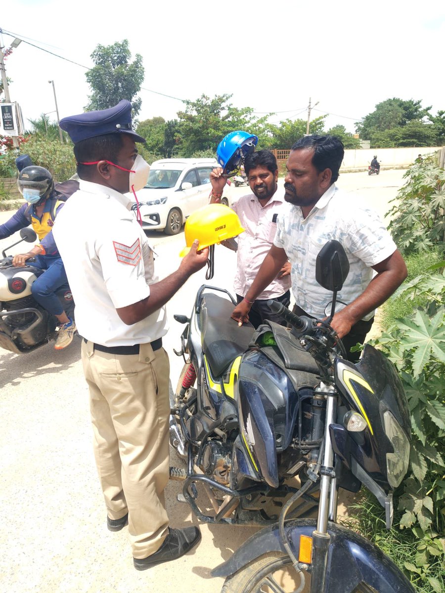 wftrps's tweet photo. 🚨 Traffic Awareness – Helmet Safety
🟩 Don’t ride bareheaded — one mistake can be fatal.
🟨 Use ISI-marked helmets only.
🟦 Responsible riders protect themselves and others.
#WhitefieldTrafficPS #FollowTrafficRules https://t.co/ouC7mhJrUF