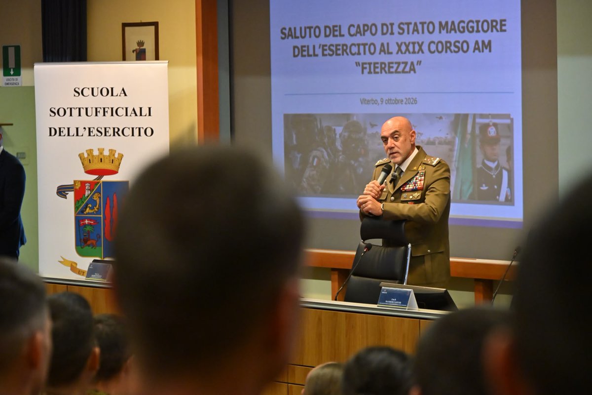 Esercito's tweet photo. “Il vostro cammino comincia oggi. Sarà duro, e deve esserlo, perché vi prepara alle sfide che affronterete in futuro. Vi aspettano tre anni intensi, in cui studio, #addestramento e #formazione avanzeranno insieme. #Servire è il verbo che riassume tutto questo. Sappiate anteporre i doveri ai diritti e il bene collettivo all'interesse personale, sempre. Fate prevalere in ogni momento il noi sull'io e non risparmiatevi mai: dare sempre tutto è la prima regola del #Soldato. Affrontate ogni difficoltà come un'opportunità per crescere, costruire il vostro carattere e prepararvi a essere, un domani, punti di riferimento per i vostri uomini. Preparatevi con umiltà e determinazione a essere degni della responsabilità del comando. Ricordate, si è Soldati per i #valori in cui si crede, prima che per il grado che si indossa. L'#Esercito crede in voi, perché il Soldato resta il cuore pulsante della nostra #Istituzione." Così il Capo di SM dell'#Esercitoltaliano, Gen. C.A. Carmine #Masiello, saluta e dà il benvenuto ai nuovi Allievi Marescialli del 29° Corso "Fierezza" della Scuola #Sottufficiali dell'Esercito di #Viterbo.