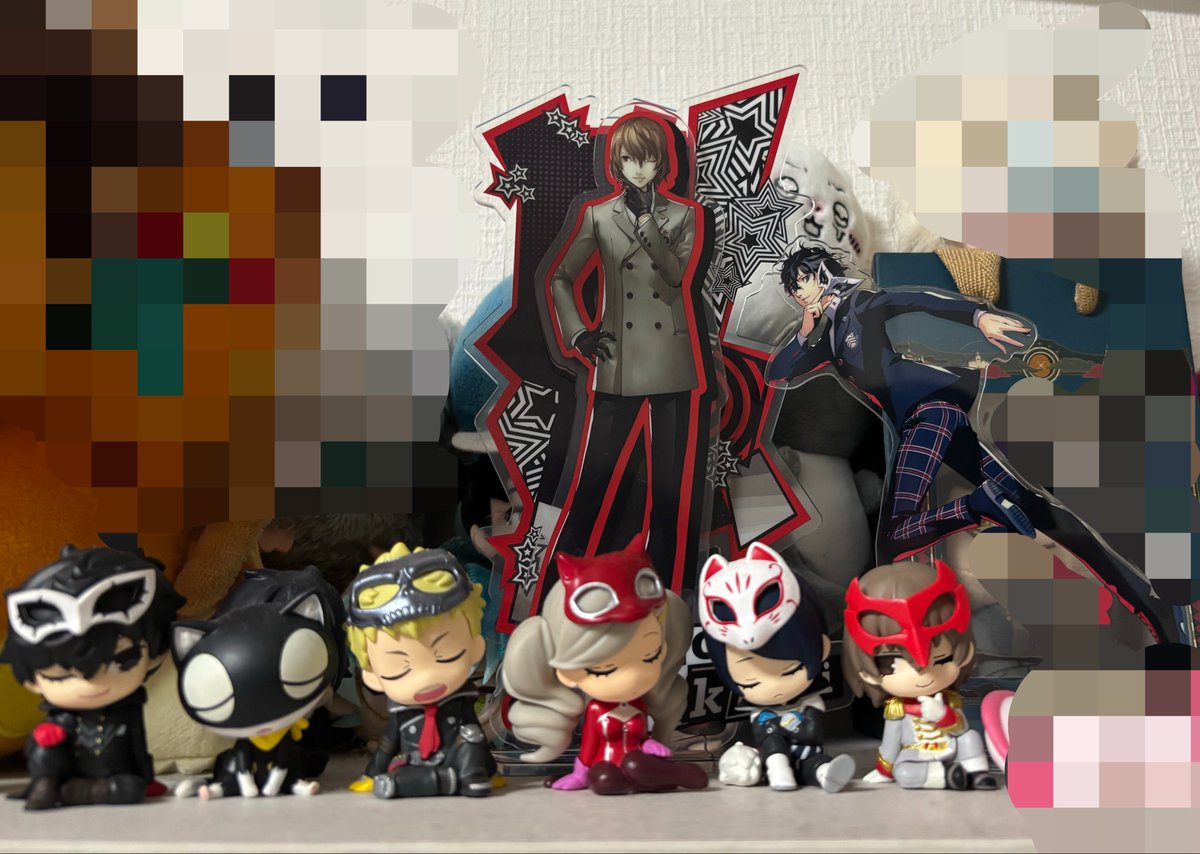 0Ci_chim's tweet photo. ちょっと他界隈多すぎるんでモザイクかけてるんですけど…
NEW明智アクスタが仲間入りしたよ…😍💋 https://t.co/XRoFisxfcL