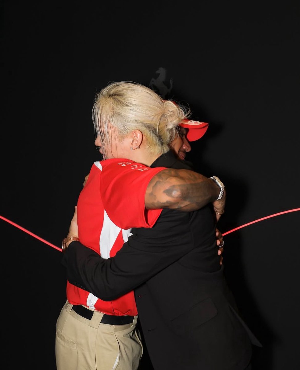 skzpopbase's tweet photo. Felix and Lewis Hamilton stun in new pictures together!❤️‍🔥

FELIX FERRARI NIGHT
#FELIXxFerrari https://t.co/K7dSjzeWYQ