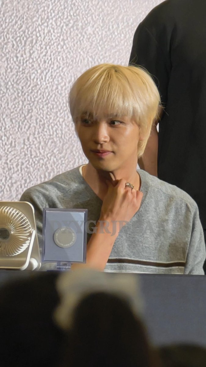 sunhaefs's tweet photo. 261009 BLINGY HK FANSIGN #해찬 #HAECHAN

🐻🐻 https://t.co/MpnrlxsguI