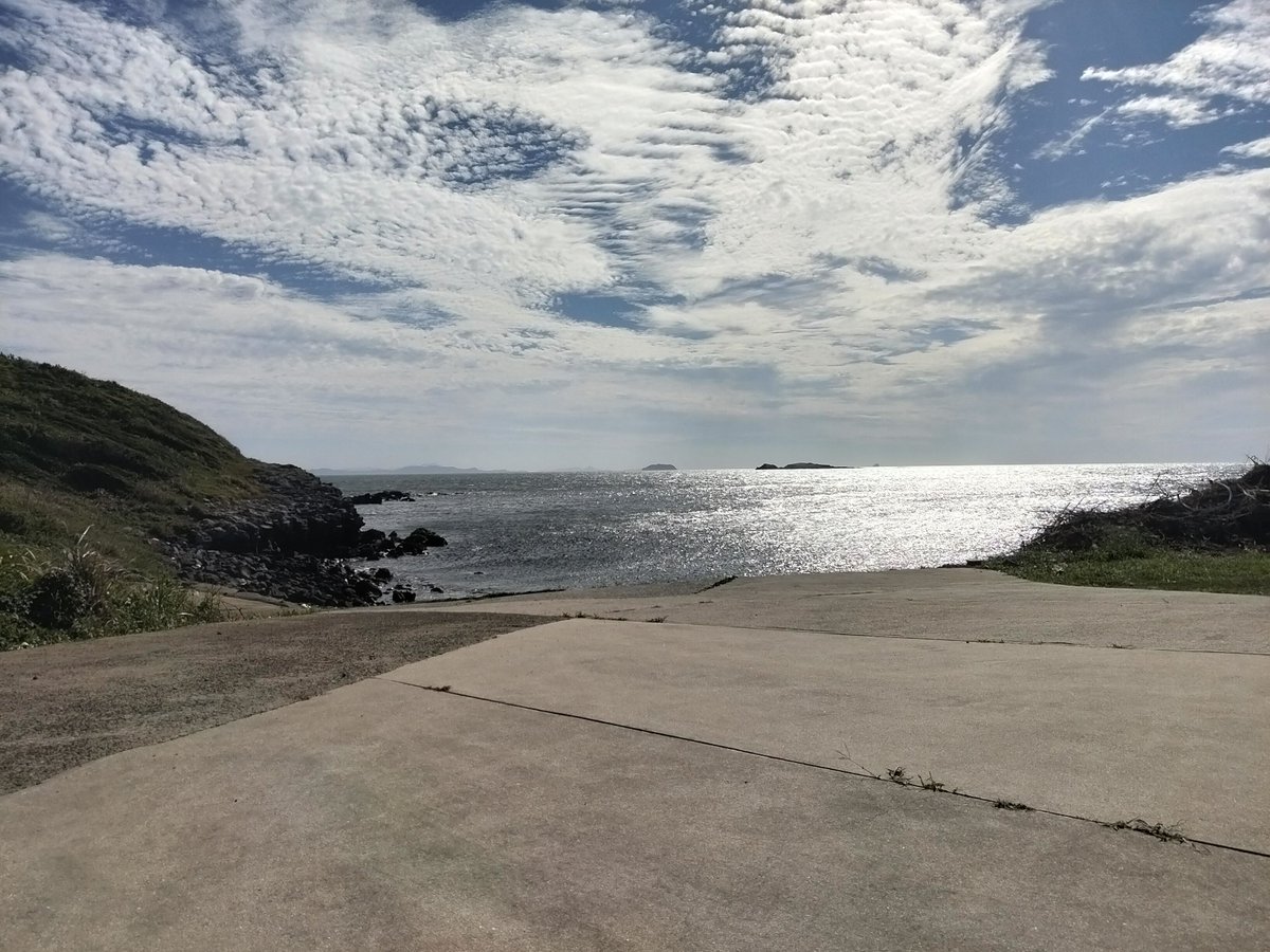 ab_qma9's tweet photo. 原島の港はコンクリートで固められたイカツい構造体なのですが、島の反対側に行くと素朴で穏やかな海の風景を見ることができます
#原島
#熊Q202609壱岐渡良三島 https://t.co/kA0kgiiCul