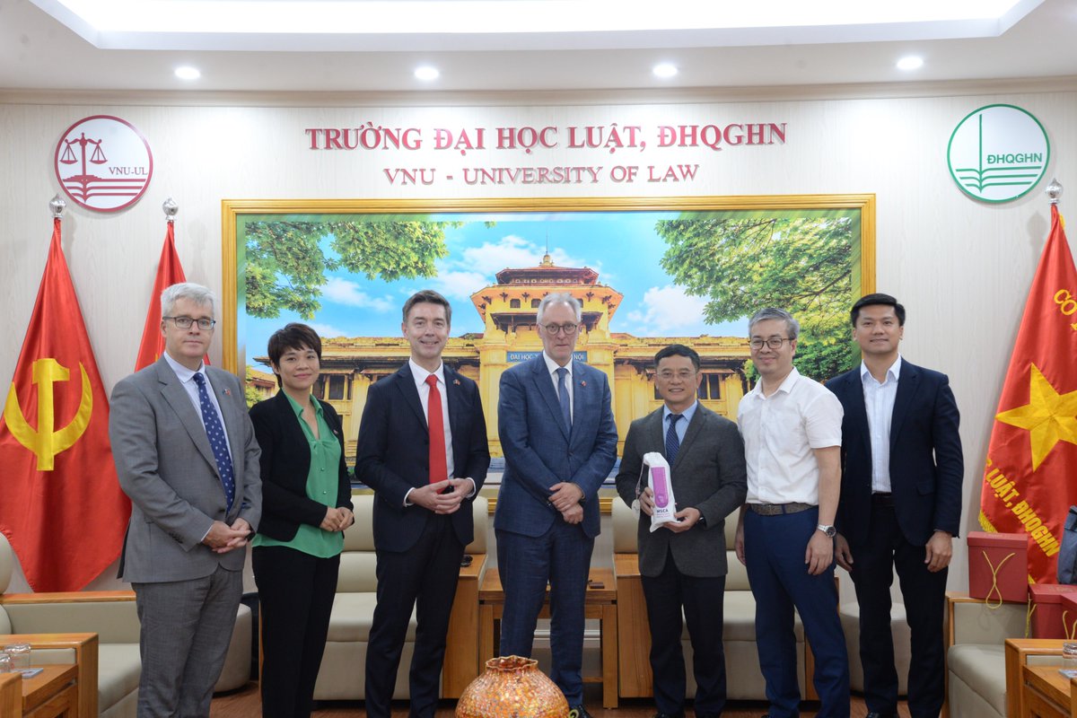 JGuerrier_EU's tweet photo. A pleasure to be accompanying my dear colleague Stefaan Hermans, Director at the European Commission’s DG for Education, Youth, Sport and Culture, at the EU education week in Viet Nam. (1/3) https://t.co/UHwAAFcZiV