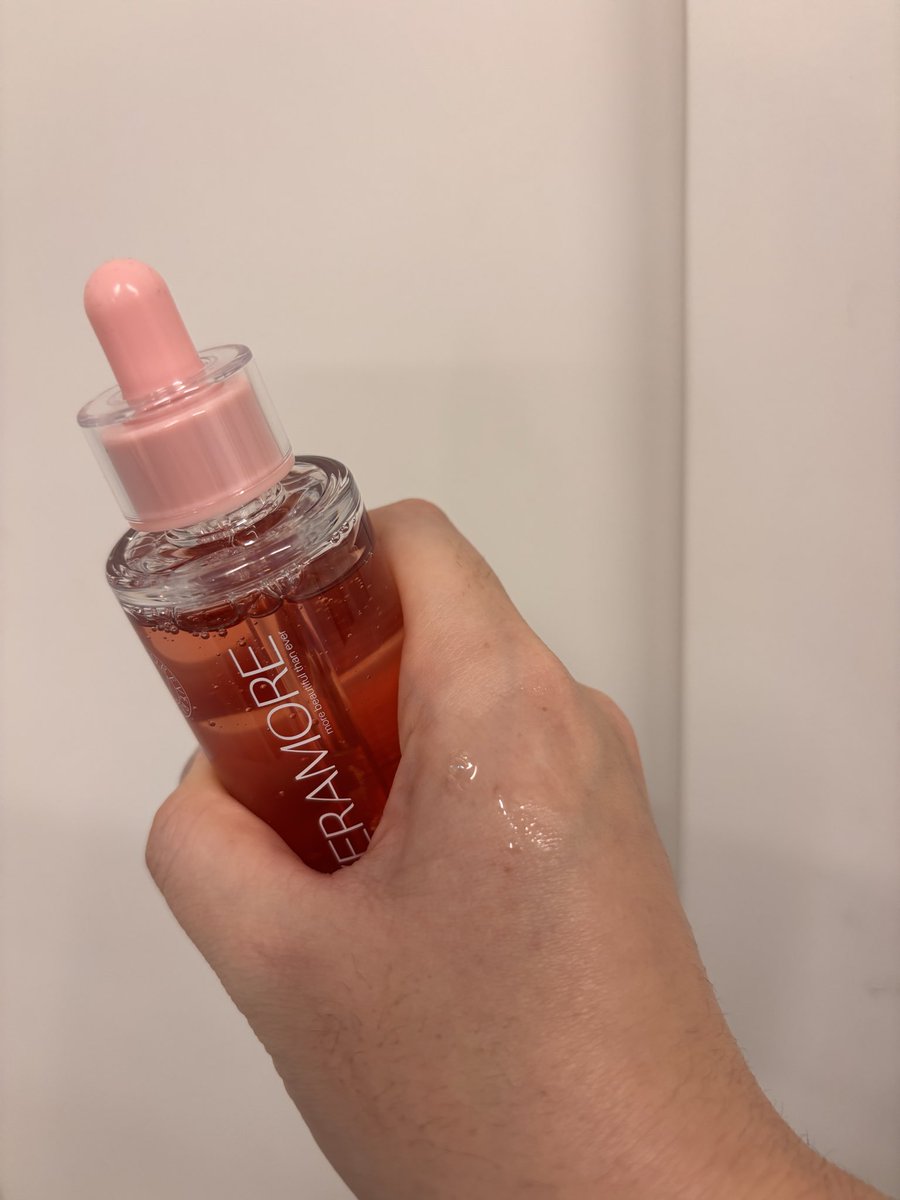 2Nzhv's tweet photo. 3種類は破格な値段で楽天でGET！
寝る前に塗っておけば、そのままパックの効果が得られると！
でも1番気に入ってるのはセラムを洗顔後の下地として使用してるのが気持ち良い〜
#VERAMORE #スピキュール300セラム #スリーピングパック #ポテンシャルクリーム #韓国コスメ https://t.co/WjcS3Cllm3