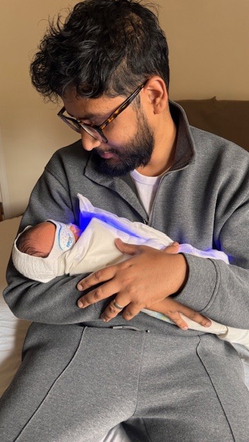 ASPHFT's tweet photo. Newborn babies with jaundice at St Peter’s Hospital can now receive phototherapy treatment at home thanks to the introduction of the Bilicocoon. 

Read more: https://t.co/sBLGw6EjY8 https://t.co/emkydLyBBZ