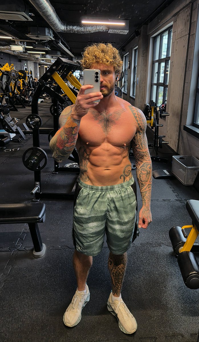 krissibrand's tweet photo. My training back 💪 https://t.co/gAvdqFc8M9