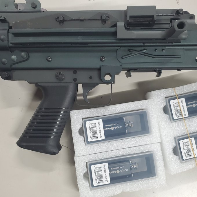 HTG_TECH's tweet photo. 驚異のメカニズム ツインモーター WELL PRO M249 無限ブラシレスモーターカスタム製作いたしました。
フルオートサイクルだけでなく、セミオートも強烈なレスポンス！
11.1V/7.4Vバッテリーの35Ｋと7.4Ｖ専用の45Ｋ
内部パーツの調整と強化が行われていますので、安心して高性能をお楽しみいただけます https://t.co/of2DqLwRnQ