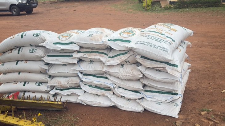 Business254_'s tweet photo. KRA cautioned individuals and businesses involved in the transportation, distribution and sale of uncustomed goods that such activities are illegal and may result in the seizure of the goods and conveyances, financial penalties. https://t.co/VLorYUUHSt https://t.co/lo0JpN4Z54