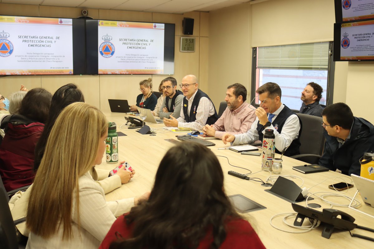 proteccioncivil's tweet photo. Recibimos la visita de una delegación formada por representantes de @una_py, @atodopulmonPY y @InfonaPy 🇵🇾🤝🇪🇸

🌱 Este encuentro se enmarca en el proyecto 'Integración de Datos y Prácticas para el Desarrollo y la Sostenibilidad Ambiental del Chaco Paraguayo', coordinado por el Instituto de Ciencias Forestales de @INIA_es 

💡🌐 Un intercambio de conocimientos y experiencias que refuerza la cooperación para afrontar juntos los desafíos ambientales del presente y construir territorios más resilientes para el futuro