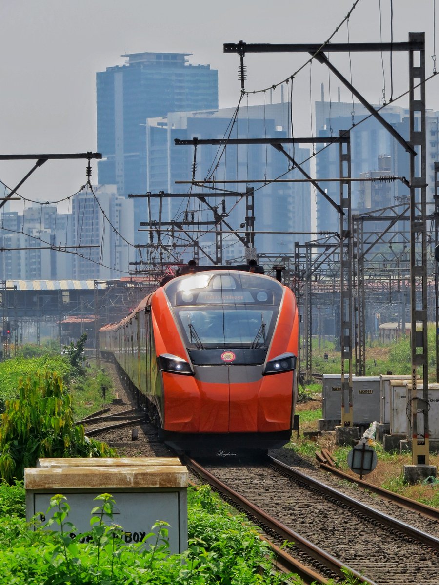 Raghuveer40479's tweet photo. The Ghat Trials Of Slepper Vande Bharat Starts Today From Mumbai CSMT To Lonavala With Stability and suspension test also Maintaining a Speed limit of 60Kmph In Ghats and 100Kmph in Main Line and Also Following TSR PSR Enroute  .. @RailMinIndia @AshwiniVaishnaw @makeinindia https://t.co/mxxMHTQ2uL