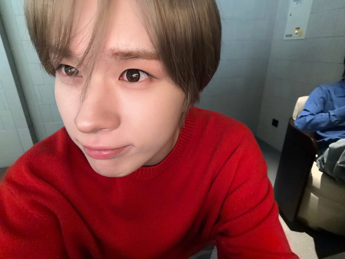 aehammini's tweet photo. 쨍한 색 잘받는거봐,,,❤️❤️ https://t.co/huLdmEPUa9