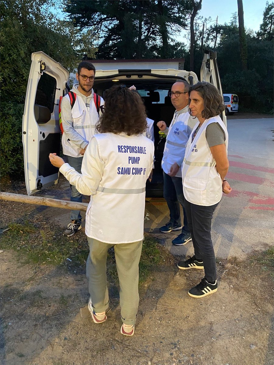 EPSM_Vendee's tweet photo. 🔵EXERCICE DE SIMULATION @protec85/ SAMU 85/ CUMP 85 à @Ville_SHR
la Cellule d'Urgence Médico-Psychologique de #Vendée #CUMP85 a participé à un exercice organisé par la @protec85 autour d'un scénario de tempête, évacuation camping, prise en charge de #victimes #trauma
#SMURLVO https://t.co/HRnqaKMhG2