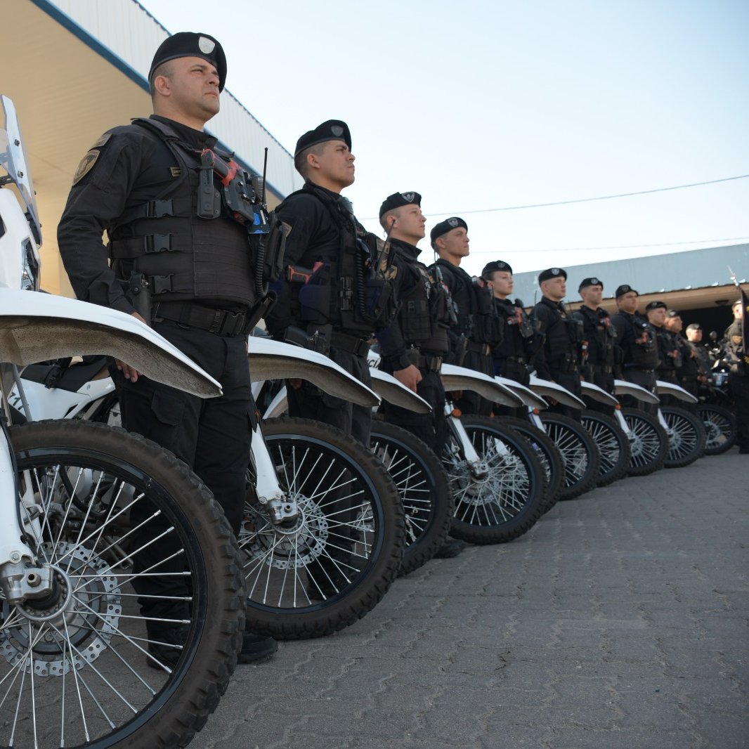 PoliciaCbaOf's tweet photo. Acompañamos al Cabo 1° Joan Michael Tabernero y a su familia

🚔 El efectivo, integrante de la Dirección Motocicletas, resultó lesionado en un accidente de tránsito mientras realizaba un operativo en B° Marqués de Sobremonte.

🏥 Fue trasladado al Hospital de Urgencias, donde permanece bajo asistencia médica.

🤍 Toda la familia policial acompaña a Joan y a sus seres queridos en este momento, con la esperanza de su pronta recuperación.

🙏 Nos unimos en oración por su salud