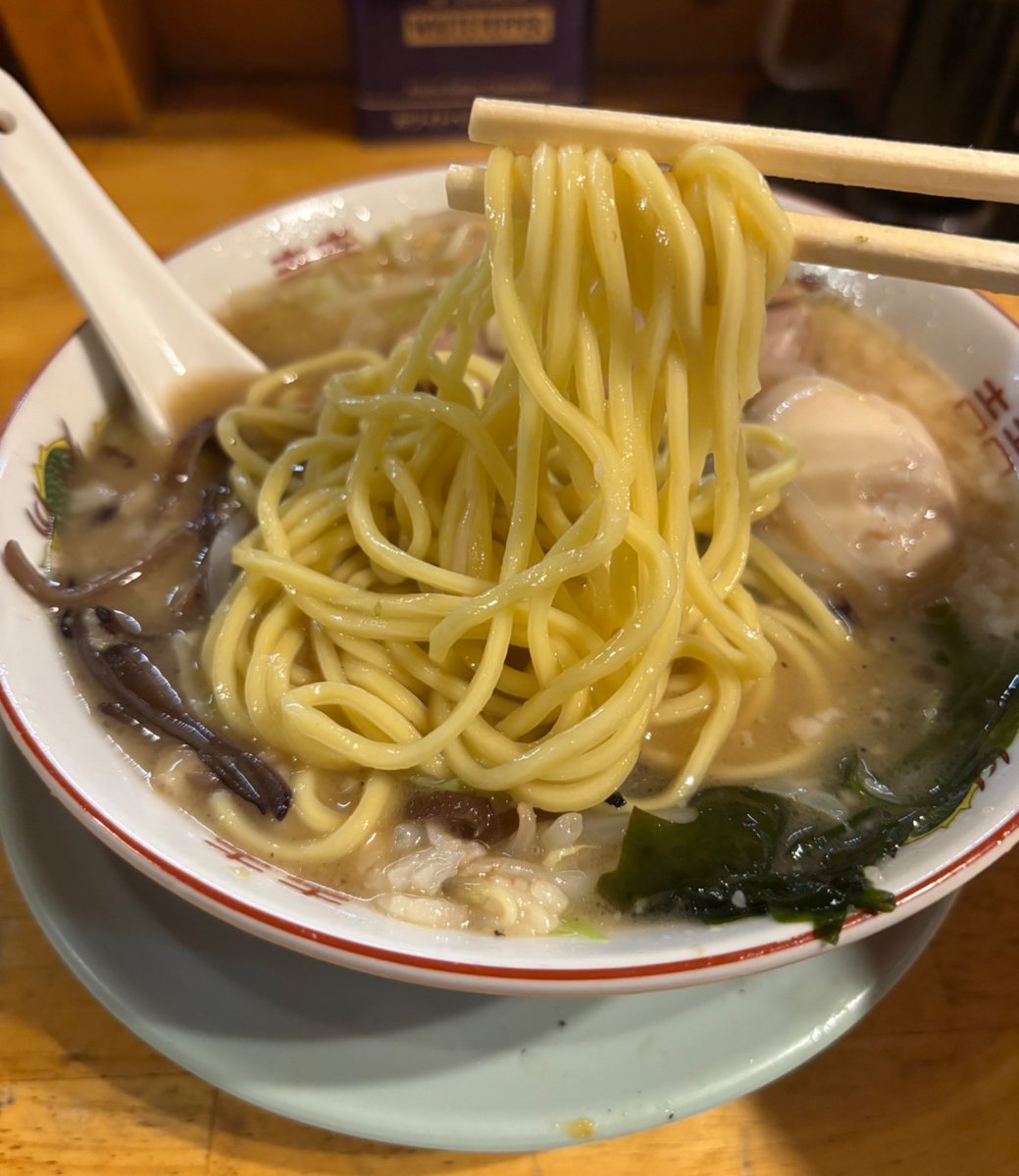 YUI98304714's tweet photo. パワー軒　砂川七番
塩豚骨らーめん🍜＋ネギメシメンマ

パワー補給に定期訪問🚗

ネギメシメンマをガッツリ食べたかったので塩豚骨の麺量は小で注文‼️

とろみのある濃厚なスープに固めの中太麺がマッチして相変わらずめちゃ旨い😋

シャキコリ食感のネギメシメンマも抜群👍

ご馳走様でした🥢 https://t.co/3oTjLrftZC