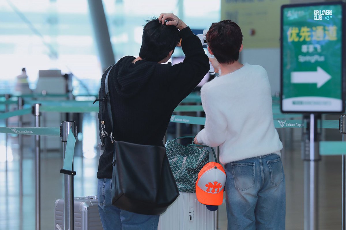 kiriloversclub's tweet photo. 261009 #키리 #혁근 혁키 상하이 잘다녀왕 https://t.co/on6oGxFCuI