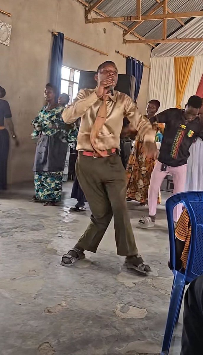 BellaJemuel's tweet photo. You no fit dey go this pastor church make your life dey straight. 😂😂😂 https://t.co/Gn3G6JwJUw