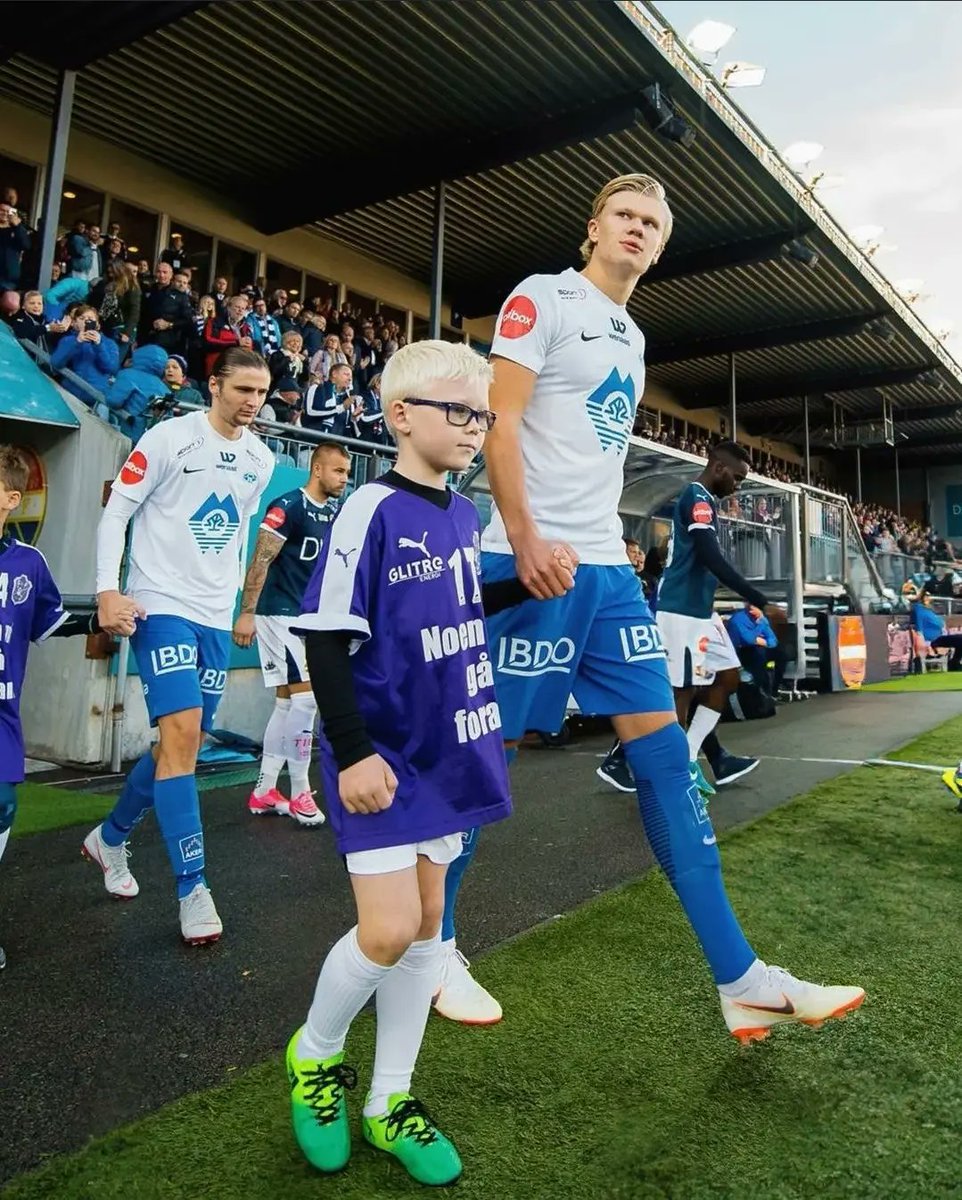 dailybraut's tweet photo. erling haaland in his molde days https://t.co/s16m1aUHvQ